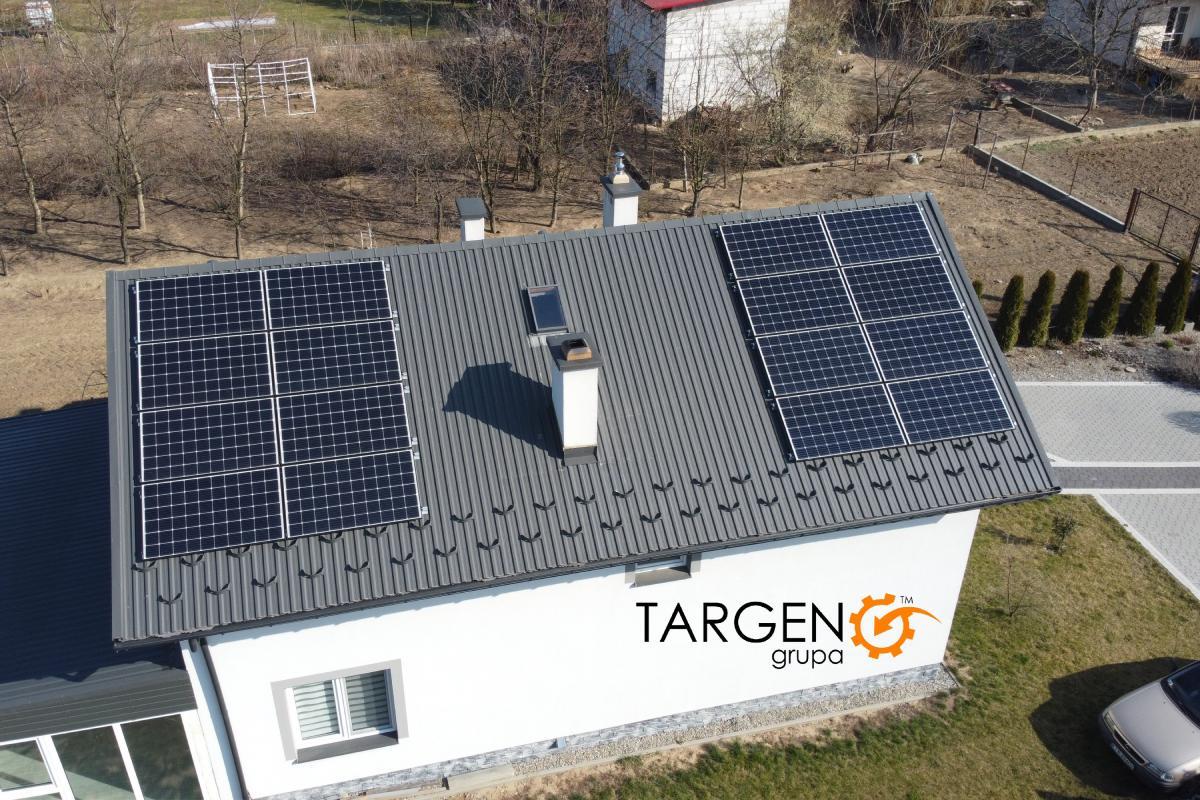 Instalacja fotowoltaiczna 4,88kWp, Moduły: 14 x LONGi 305Wp, Falownik: SolarEdge SE4K